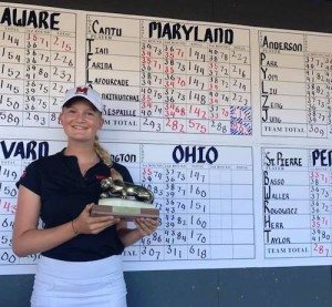 Pour son troisième tournoi universitaire sous les couleurs de Maryland, Laura Van Respaille s'est imposée avec un total de 212.